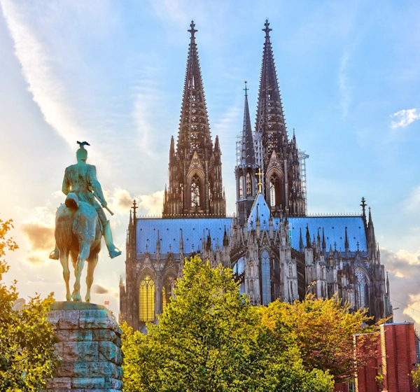 bigstock-View-on-Cologne-cathedral-at-s-38570020 1_ausschnitt
